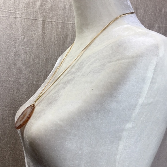 Agate Slice on gold tone chain necklace - Picture 7 of 8